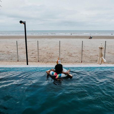Timur Bay Groundfloor Pool & Seaview Kuantan Exterior photo